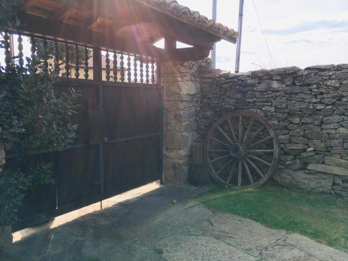 ナバレドンダ・デ・グレドス Ermita De Gredosヴィラ エクステリア 写真