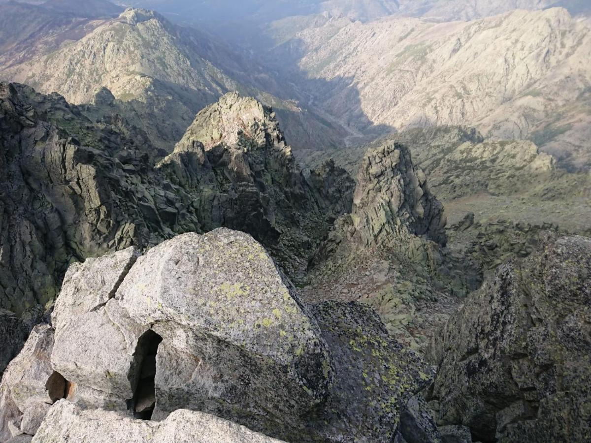 ナバレドンダ・デ・グレドス Ermita De Gredosヴィラ エクステリア 写真